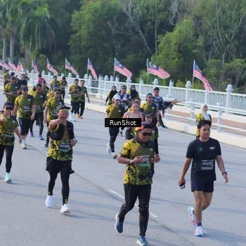 Runner Photo 7132105