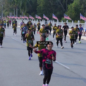 Runner Photo 7132875