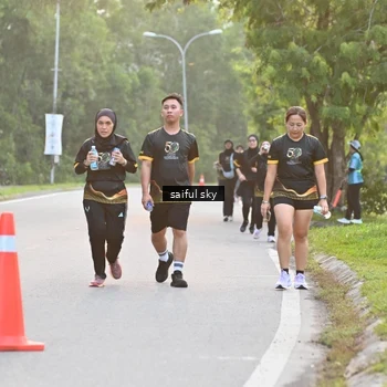 Runner Photo 7136111
