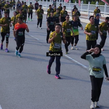 Runner Photo 7171679