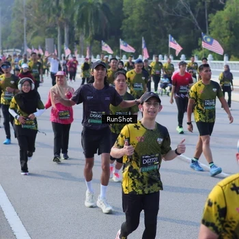 Runner Photo 7171890