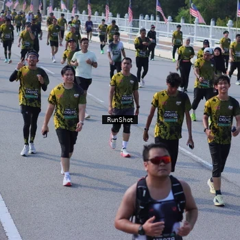 Runner Photo 7173913