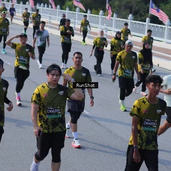Runner Photo 7174043