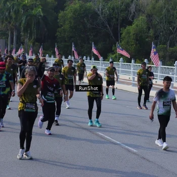 Runner Photo 7174060