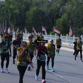 Runner Photo 7174106