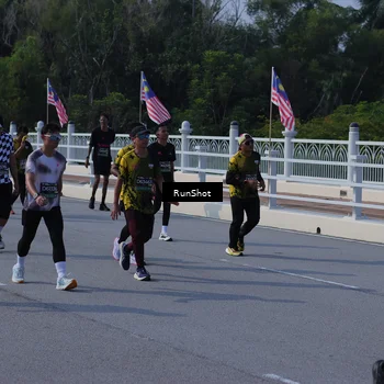 Runner Photo 7184003