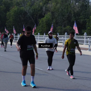 Runner Photo 7184650