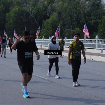 Runner Photo 7184653