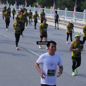 Runner Photo 7187035
