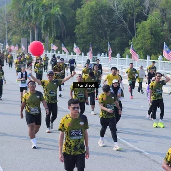 Runner Photo 7187545