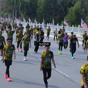 Runner Photo 7187546