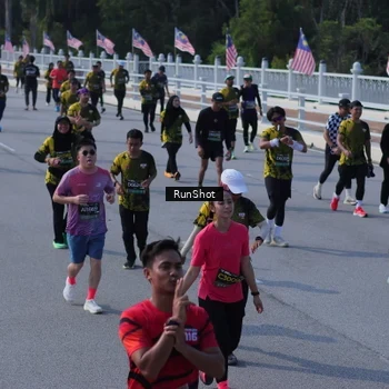 Runner Photo 7187704
