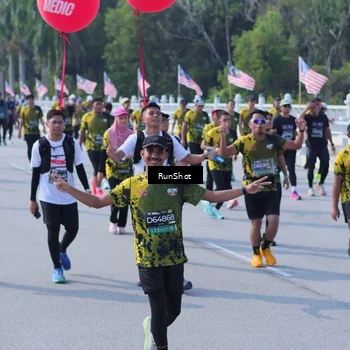 Runner Photo 7190845