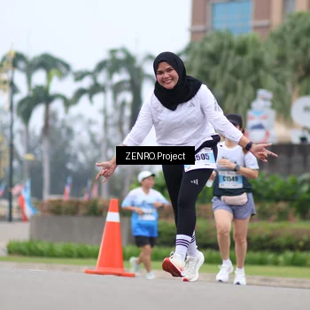 Runner Photo 7246095