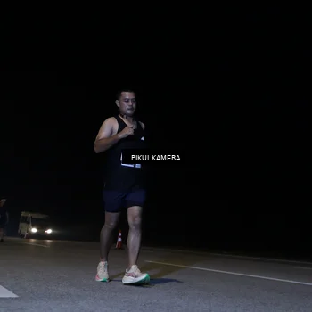 Runner Photo 7300046