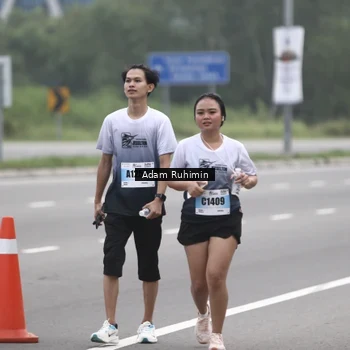 Runner Photo 7301000