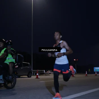 Runner Photo 7302605