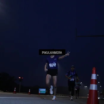 Runner Photo 7304030
