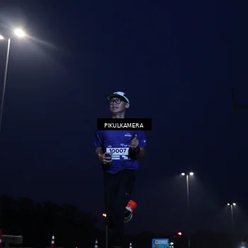 Runner Photo 7304050