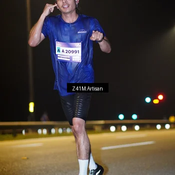 Runner Photo 7309001