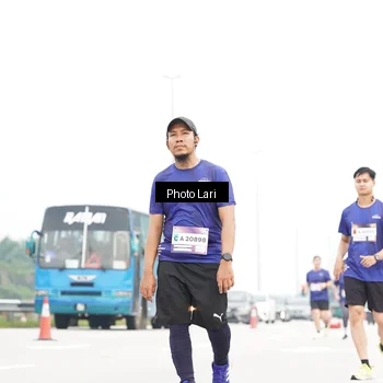Runner Photo 7309003