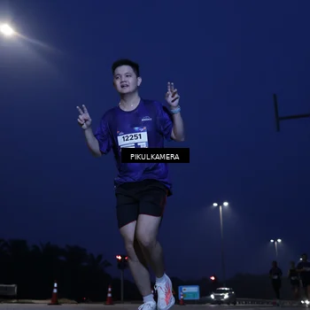 Runner Photo 7310111