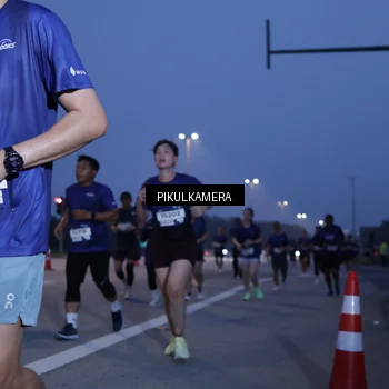 Runner Photo 7323000