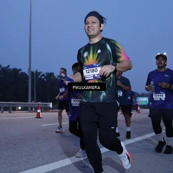 Runner Photo 7329000
