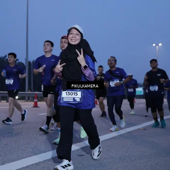 Runner Photo 7330200