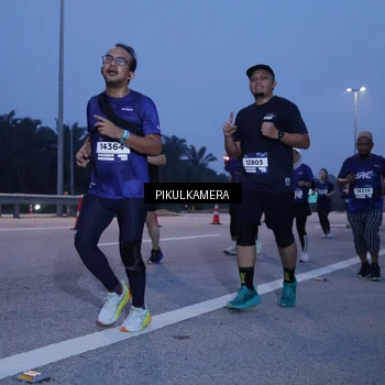 Runner Photo 7330333