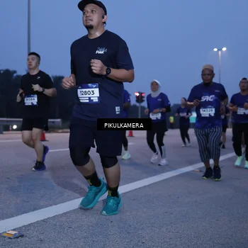 Runner Photo 7330403