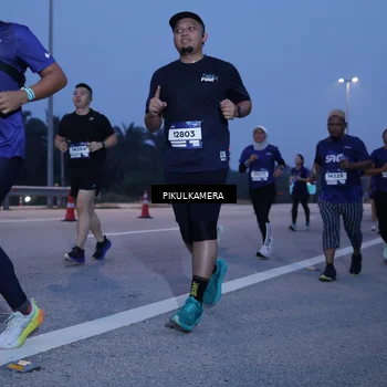 Runner Photo 7330417