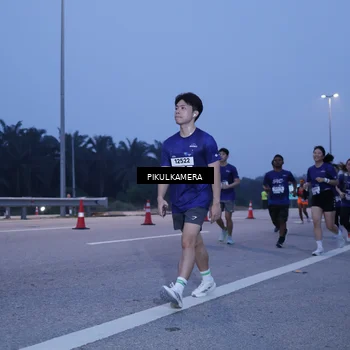 Runner Photo 7334856