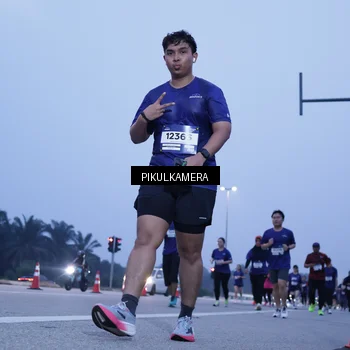 Runner Photo 7340646