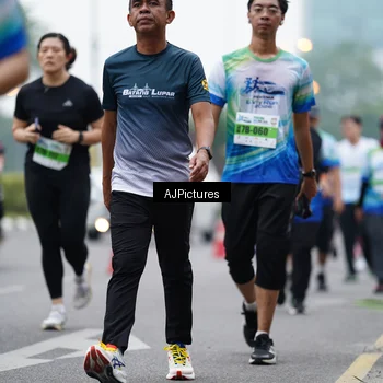 Runner Photo 7340696