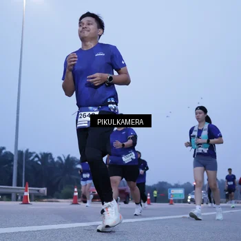 Runner Photo 7341301