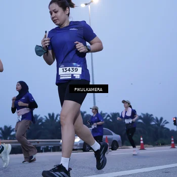 Runner Photo 7341691