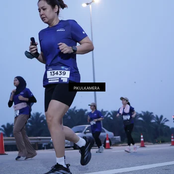 Runner Photo 7341695