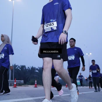 Runner Photo 7341804