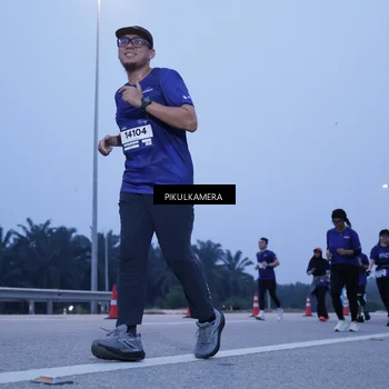 Runner Photo 7341912