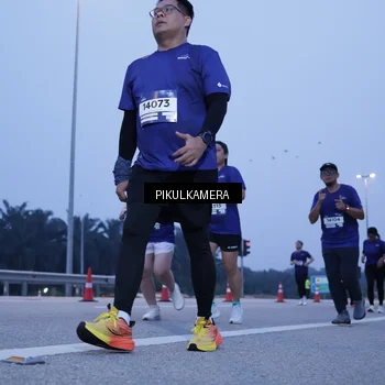 Runner Photo 7341918