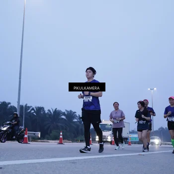 Runner Photo 7342779