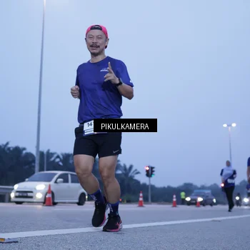 Runner Photo 7342968