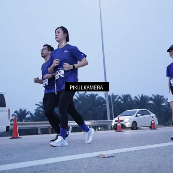 Runner Photo 7345073