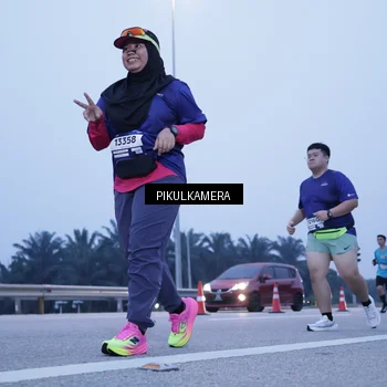 Runner Photo 7346012