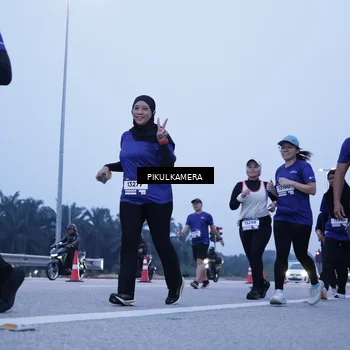 Runner Photo 7346196