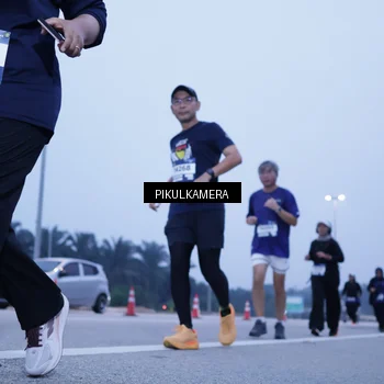 Runner Photo 7346607