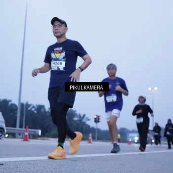 Runner Photo 7346704