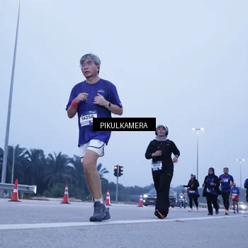 Runner Photo 7346765