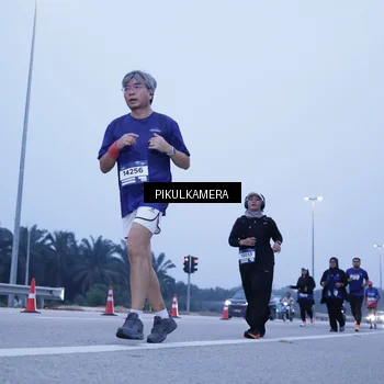 Runner Photo 7346845